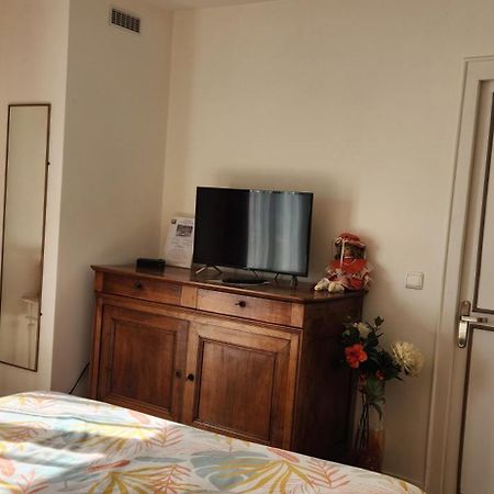 Les Pingouins De La Marne Bed & Breakfast เลอแปโรซูร์มาร์น ภายนอก รูปภาพ