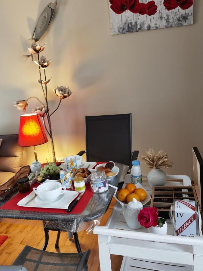 Les Pingouins De La Marne Bed & Breakfast เลอแปโรซูร์มาร์น ภายนอก รูปภาพ