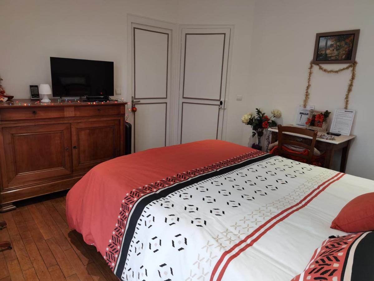 Les Pingouins De La Marne Bed & Breakfast เลอแปโรซูร์มาร์น ภายนอก รูปภาพ