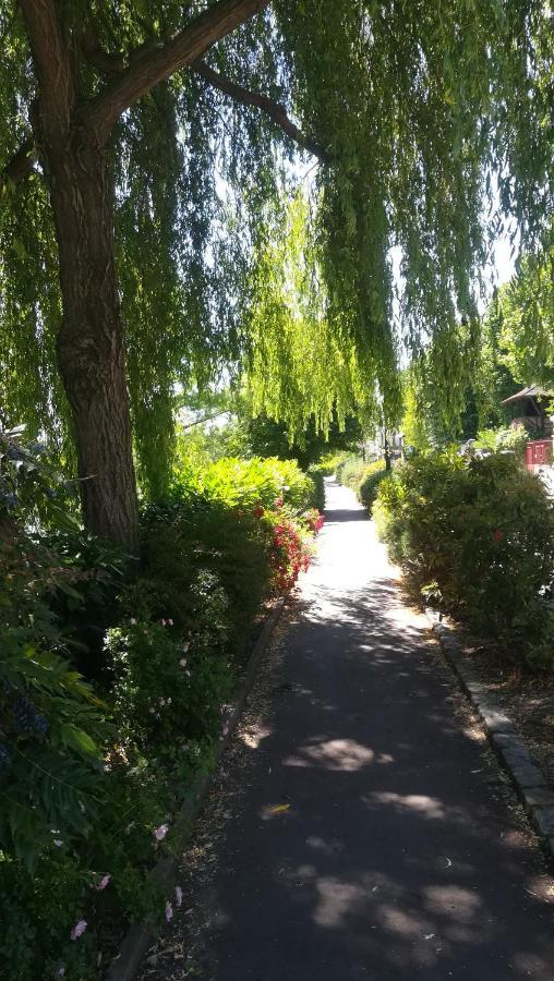 Les Pingouins De La Marne Bed & Breakfast เลอแปโรซูร์มาร์น ภายนอก รูปภาพ