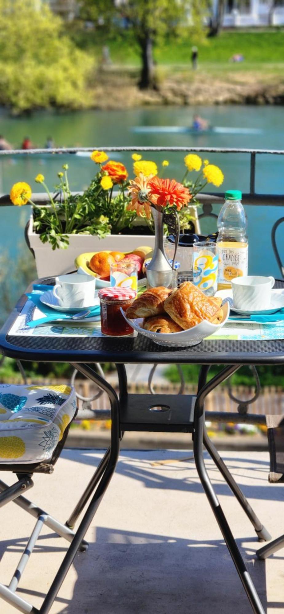 Les Pingouins De La Marne Bed & Breakfast เลอแปโรซูร์มาร์น ภายนอก รูปภาพ